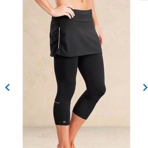 Athleta Contender Black 2 in 1 Skirted Skort Capri